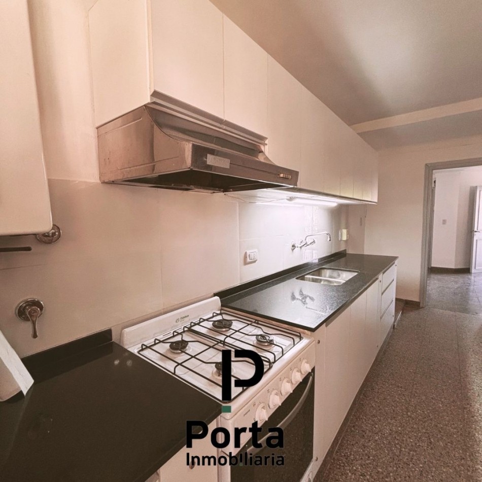 VENTA EXCELENTE CASONA ESQUINA 